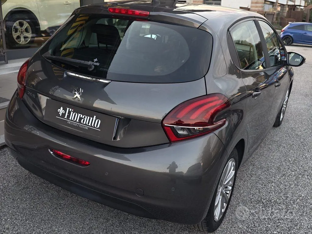 Peugeot 208 2019 photo 3