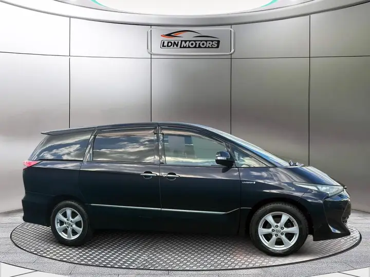 Toyota Estima 2026 photo 5