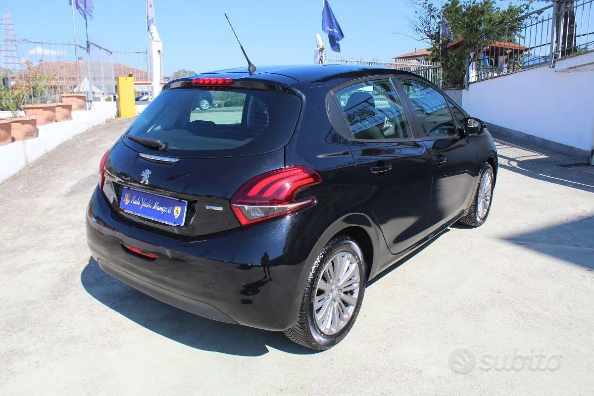 Peugeot 208 2016 photo 5