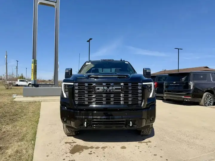 GMC Sierra 3500Hd 2026 photo 2
