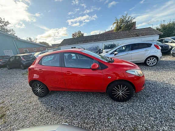 Mazda 2 2008 photo 4