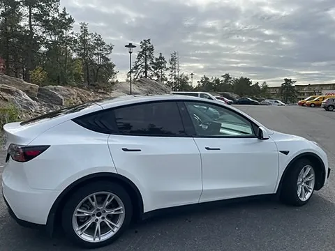 Tesla Model Y 2023 photo 5