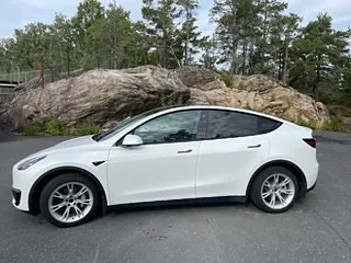 Tesla Model Y 2023 photo 3