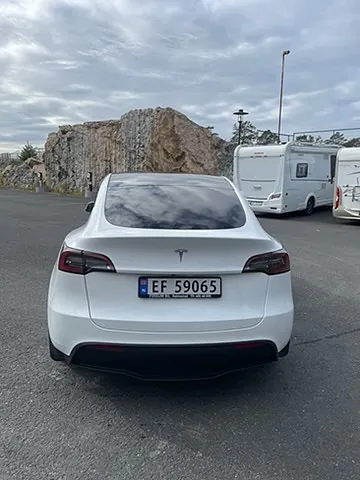 Tesla Model Y 2023 photo 4