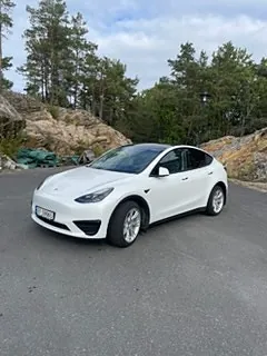 Tesla Model Y 2023 photo 2