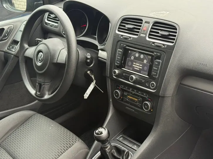 Volkswagen Golf 2011 photo 2
