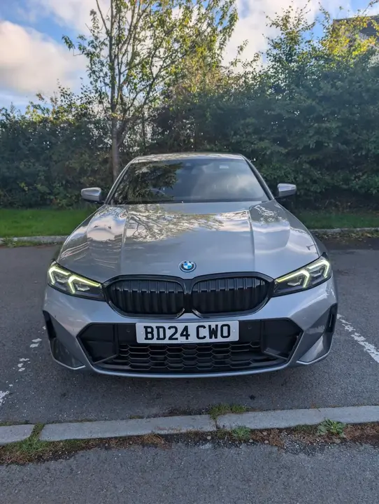 BMW 3 Series 2024 photo 2