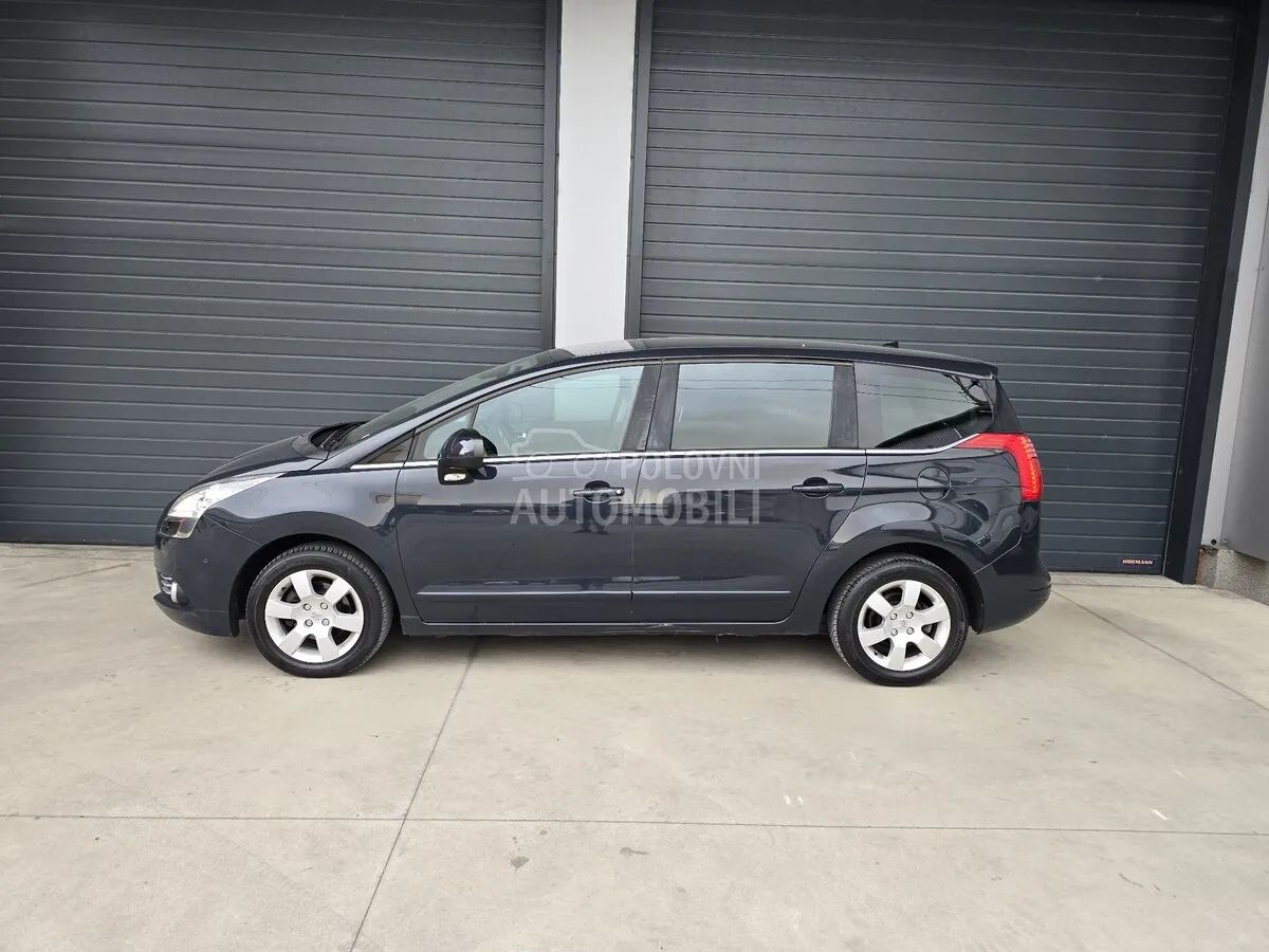 Peugeot 5008 2011 photo 2