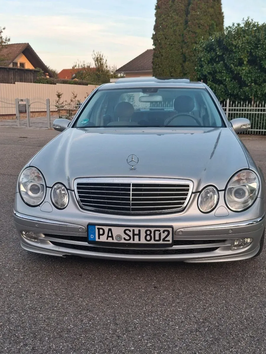 Mercedes-Benz E-Class 2005 photo 2