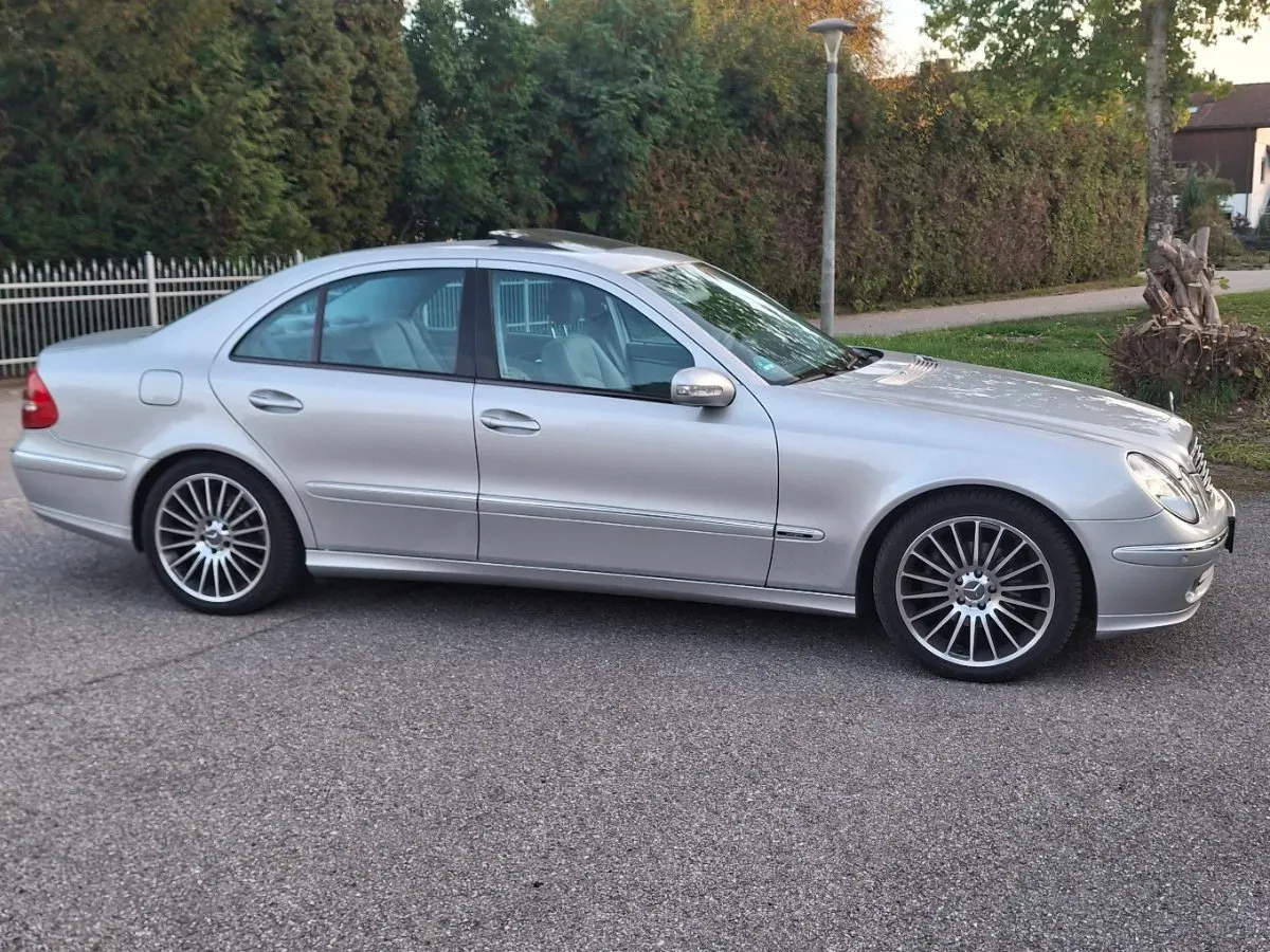 Mercedes-Benz E-Class 2005 photo 3