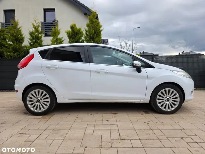 Ford Fiesta 2009 photo 2