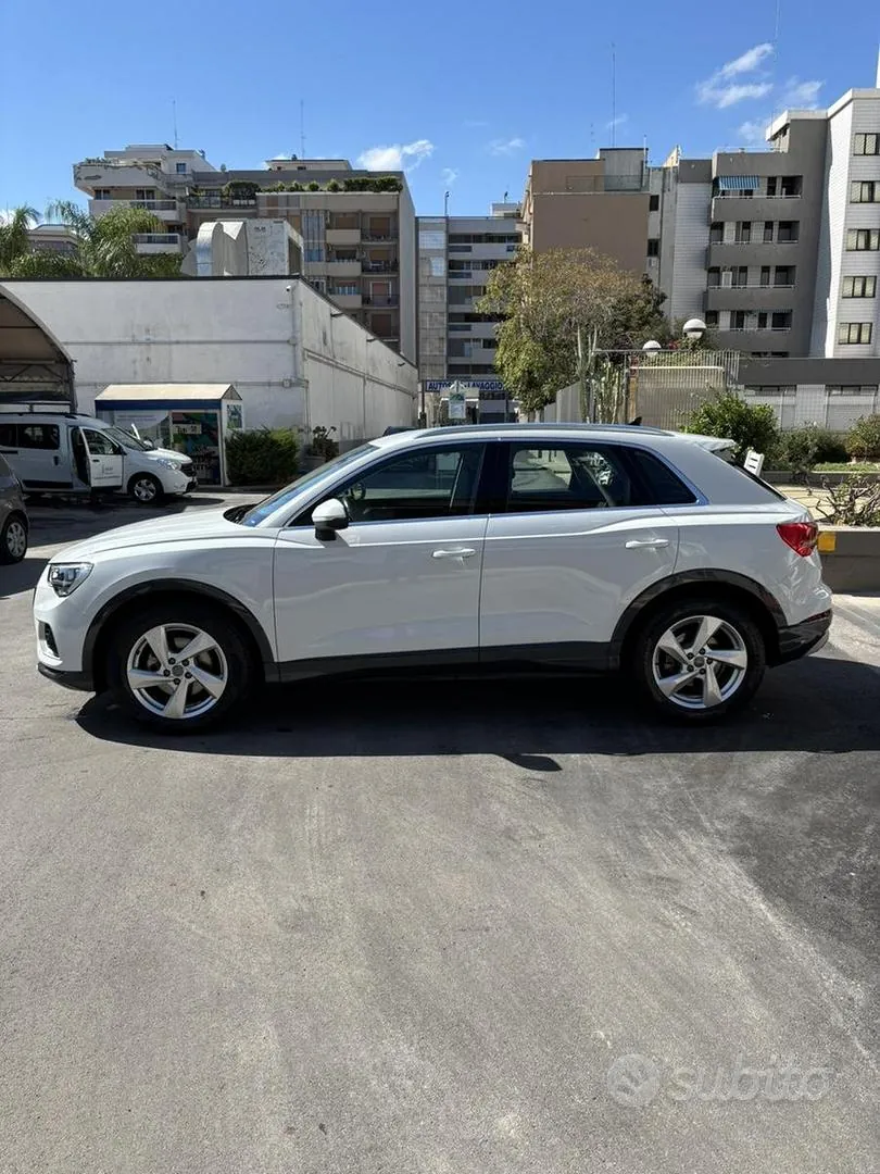 Audi Q3 2019 photo 2