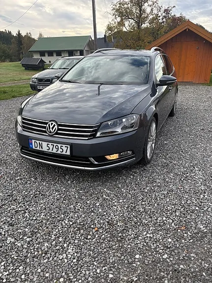 Volkswagen Passat 2011 photo 2