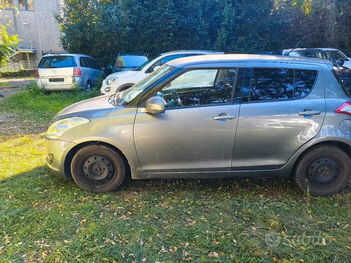 Suzuki Swift 2011 photo 2