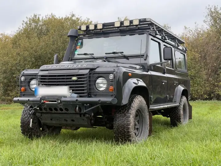 Land Rover Defender 110
