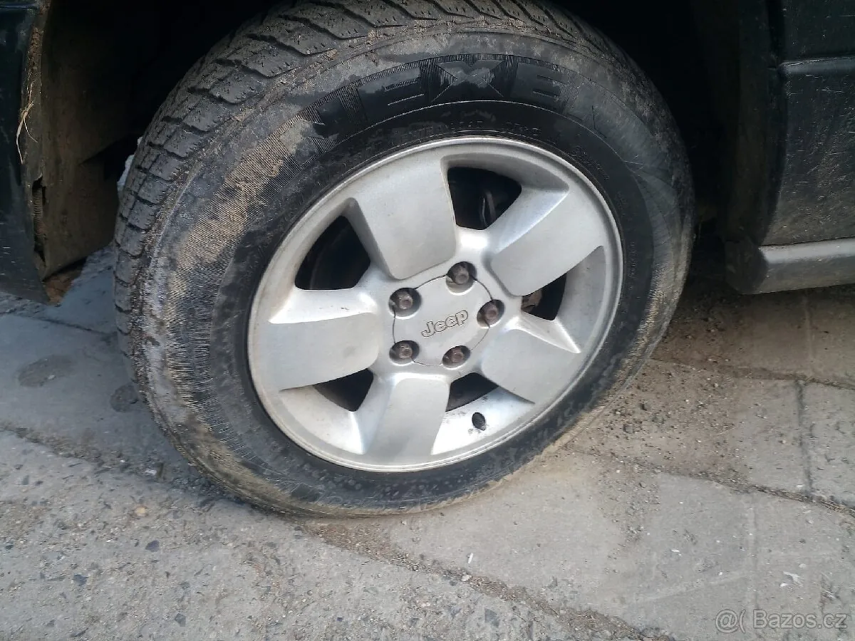 Jeep Grand Cherokee photo 2