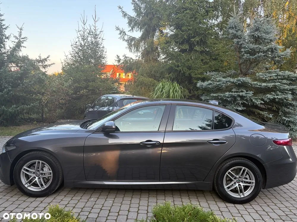Alfa Romeo Giulia 2019 photo 2