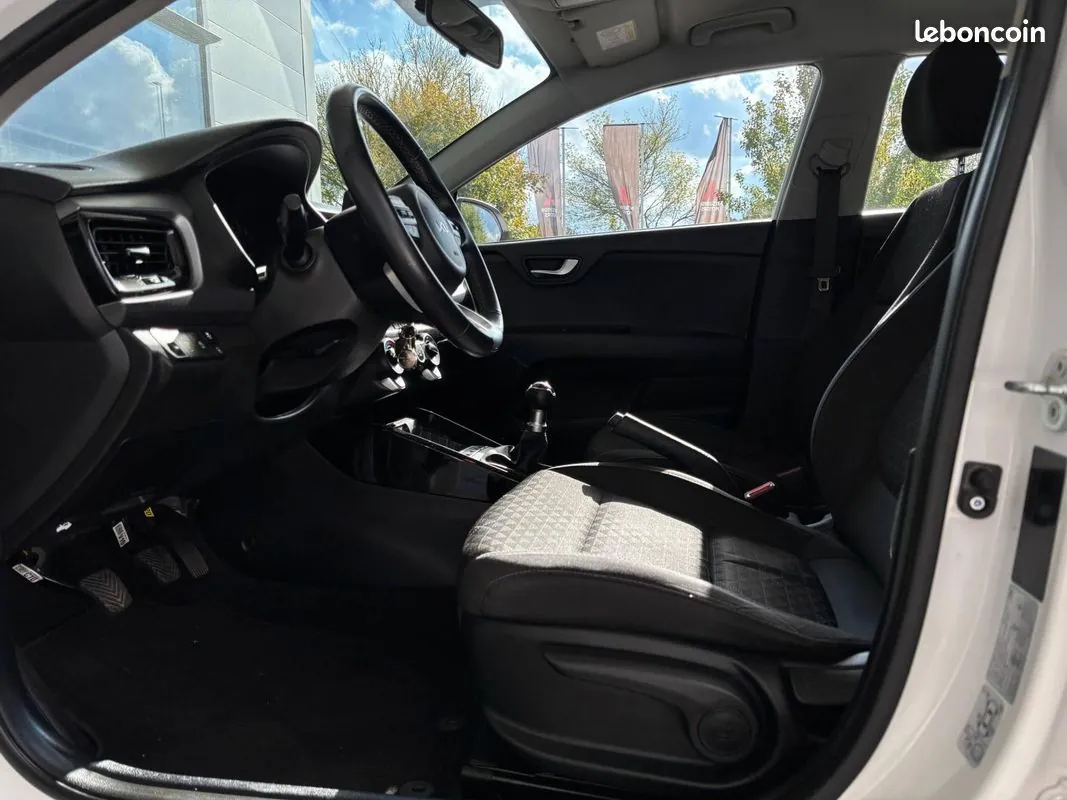 Kia Rio 2023 photo 5