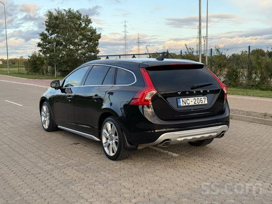 Volvo V60 2011 photo 2