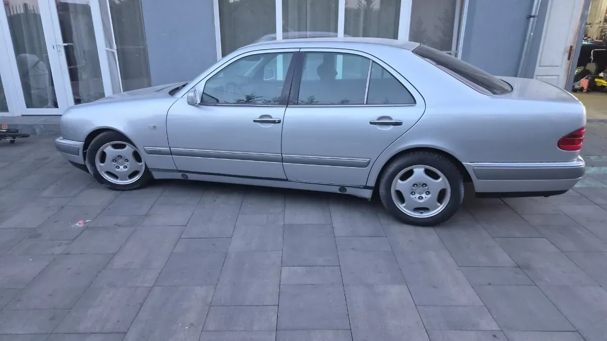 Mercedes-Benz E-Class 1998 photo 2