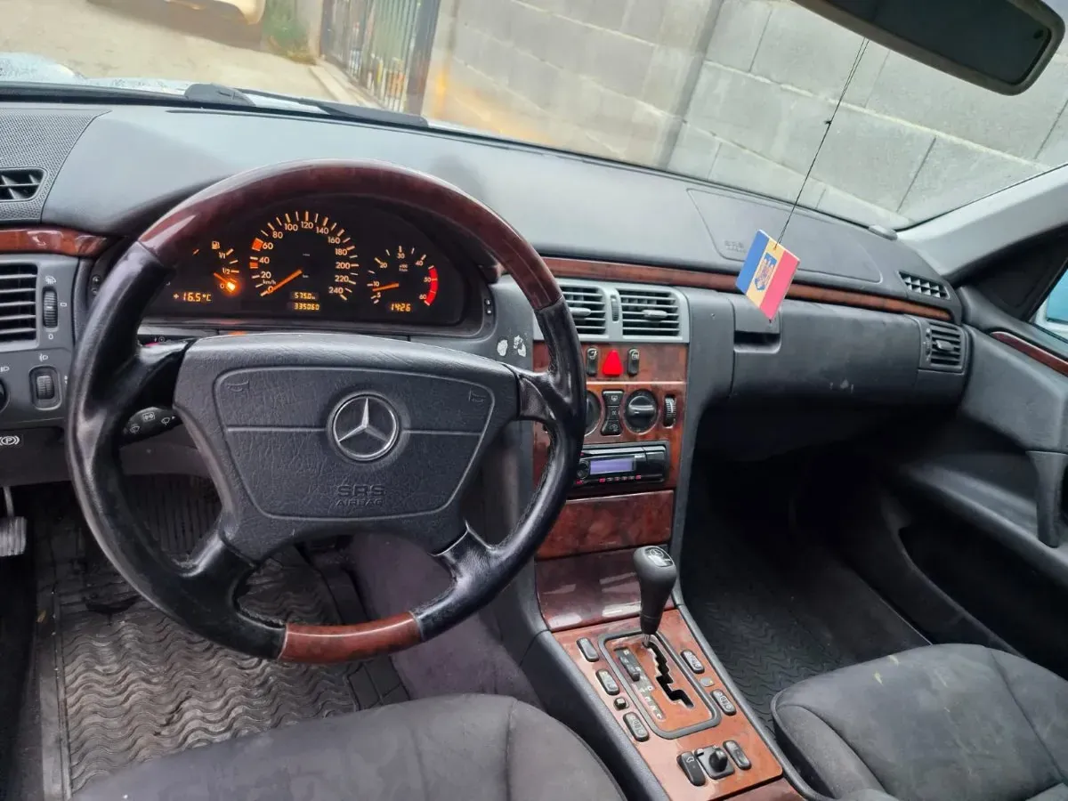 Mercedes-Benz E-Class 1998 photo 3