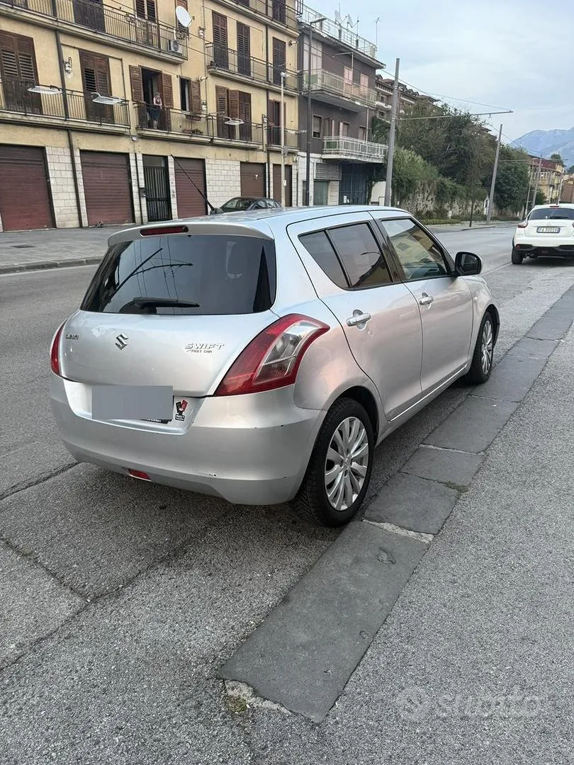 Suzuki Swift 2010 photo 2