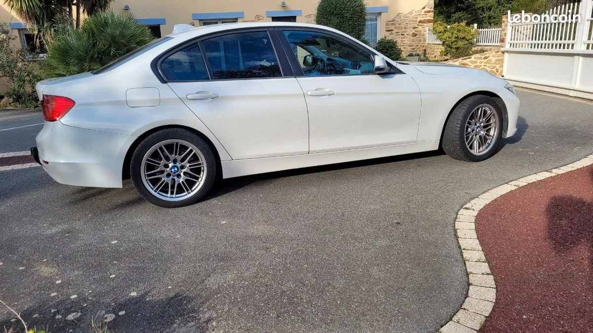 BMW Série 3 2012 photo 2