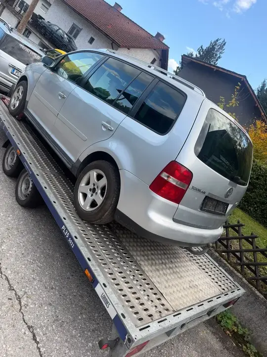 Volkswagen Touran 2004 photo 2