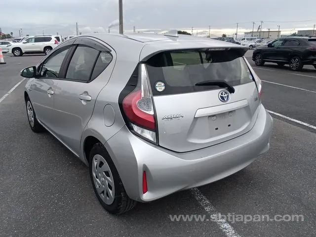 Toyota Aqua L 2018 photo 3