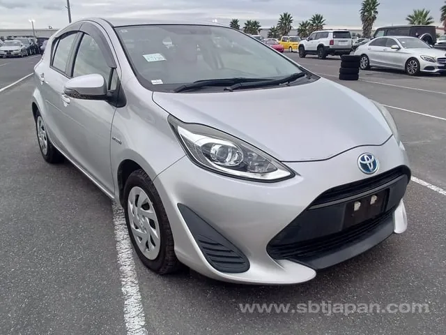 Toyota Aqua L