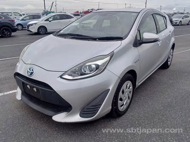 Toyota Aqua L 2018 photo 2