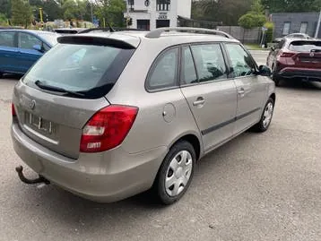 Skoda Fabia 2009 photo 2