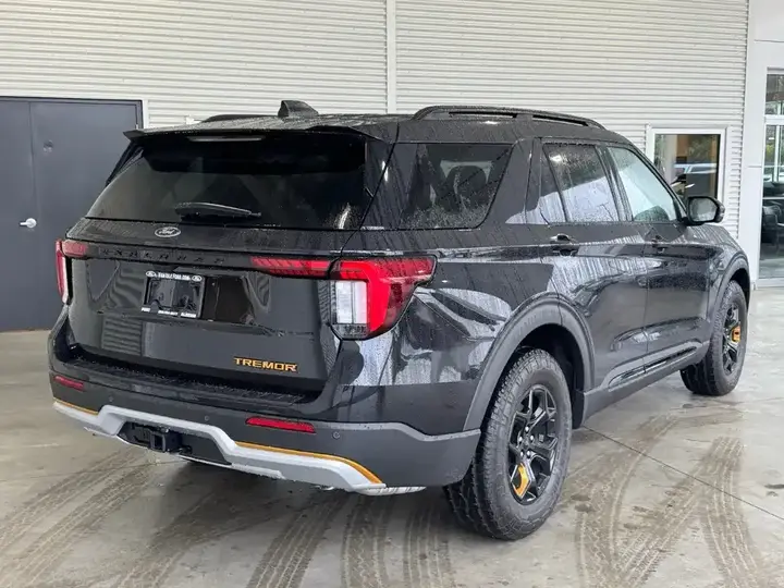 Ford Explorer 2026 photo 4