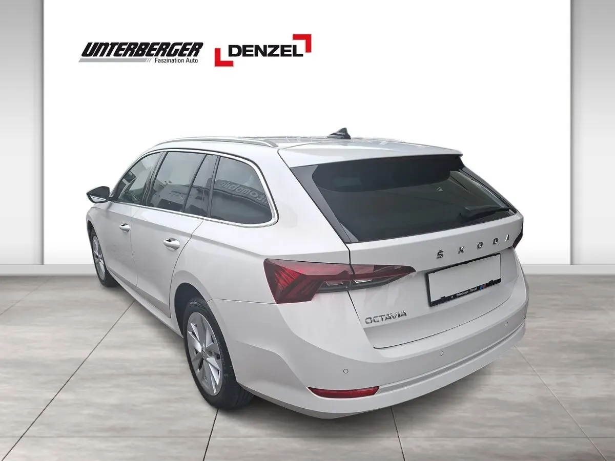 Skoda Octavia 2023 photo 2