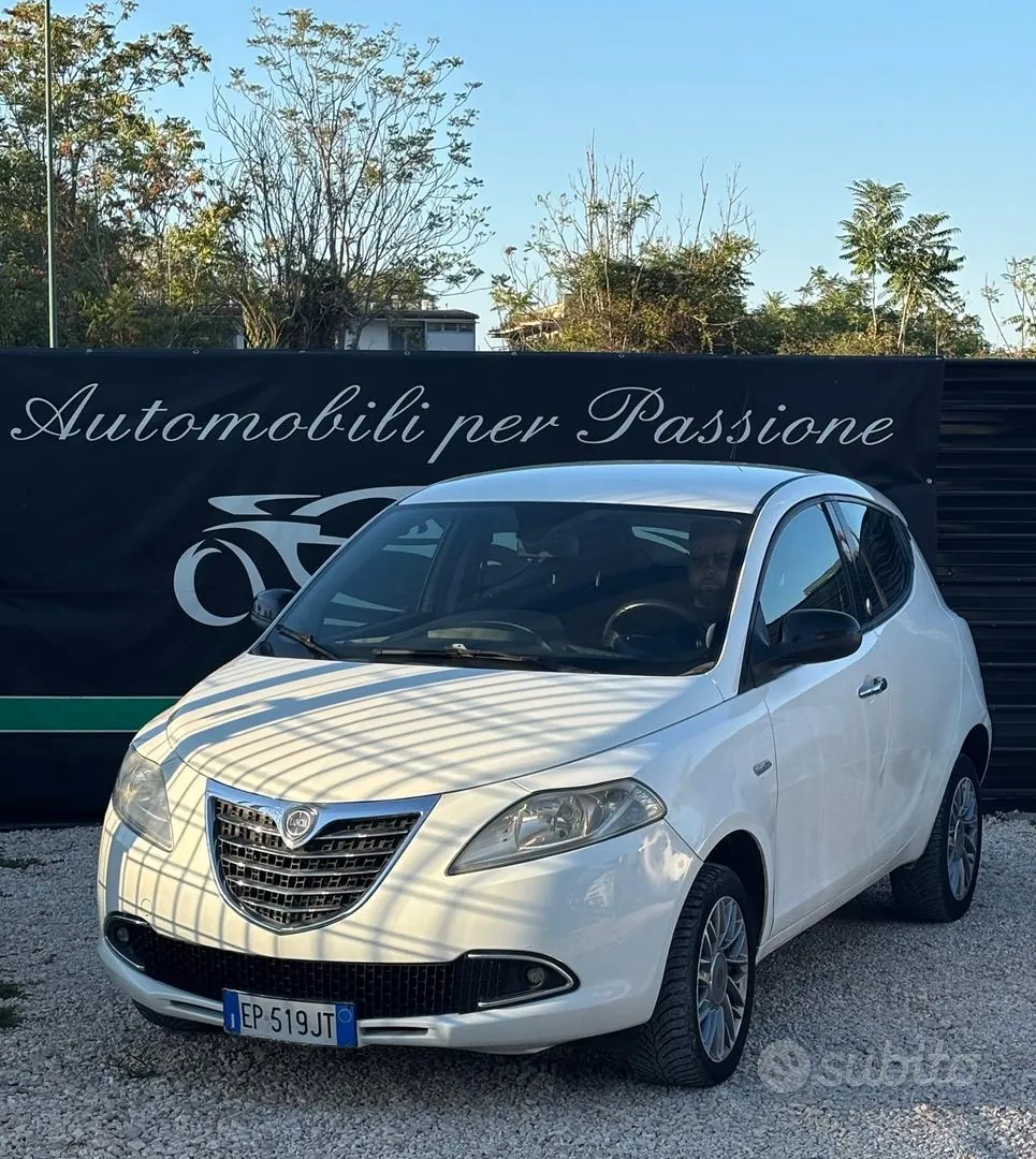 Lancia Ypsilon 2014 photo 2