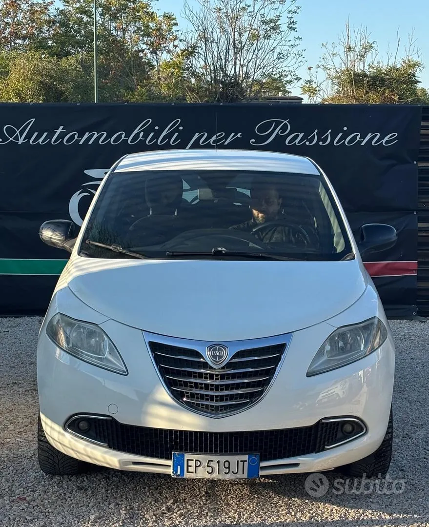 Lancia Ypsilon