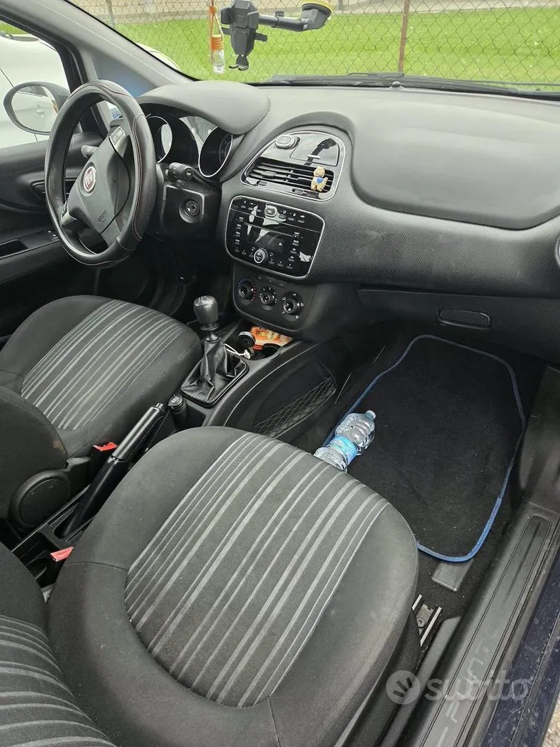 Fiat Punto 2011 photo 3