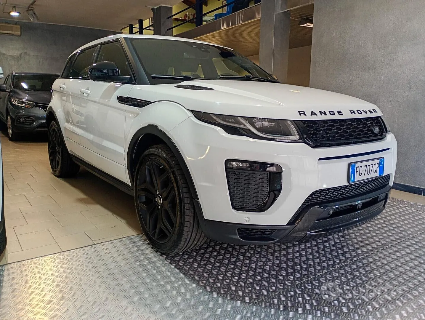Land Rover Range Rover Evoque 2016 photo 2