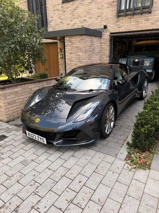 Lotus Emira 2023 photo 2