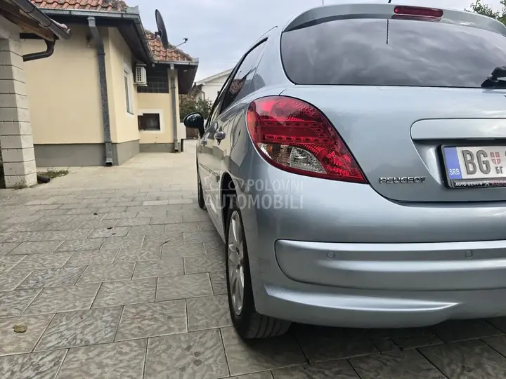 Peugeot 207 2011 photo 5