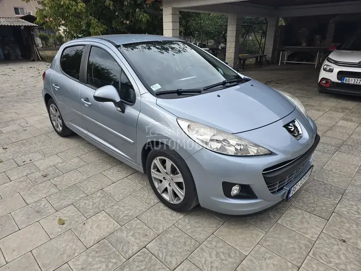 Peugeot 207 2011 photo 3
