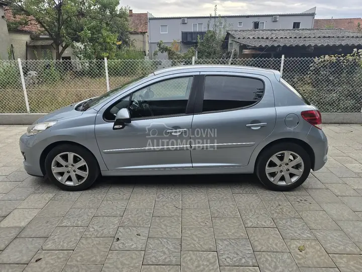 Peugeot 207 2011 photo 4