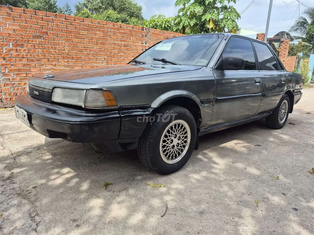Toyota Camry 1988 photo 2