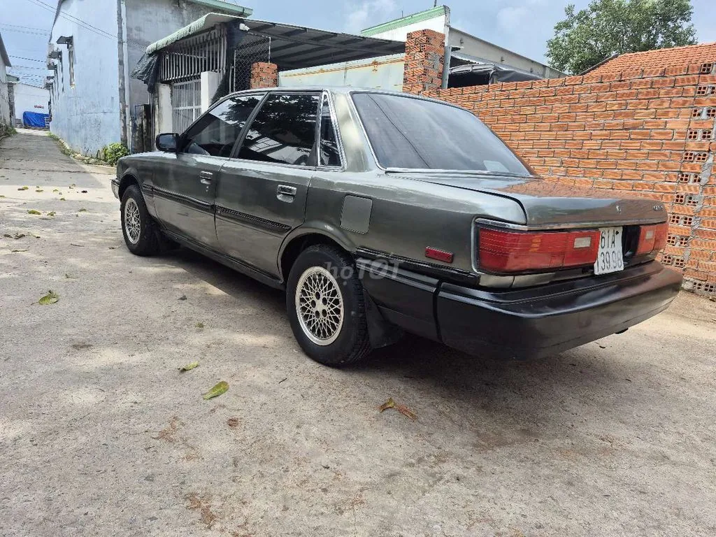 Toyota Camry 1988 photo 4