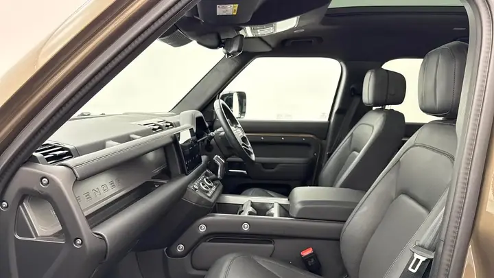Land Rover Defender 110 2025 photo 3