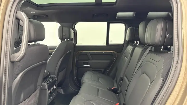 Land Rover Defender 110 2025 photo 4
