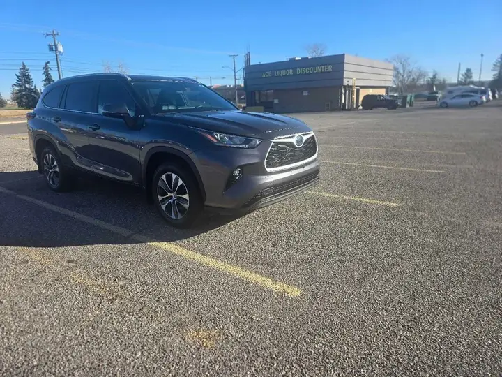 Toyota Highlander 2024 photo 3
