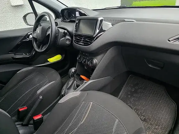Peugeot 208 2012 photo 5