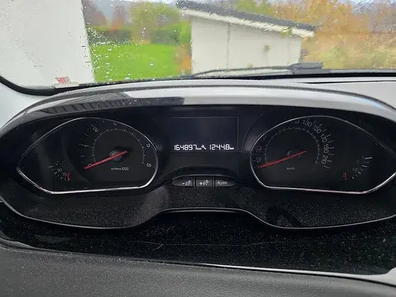 Peugeot 208 2012 photo 3