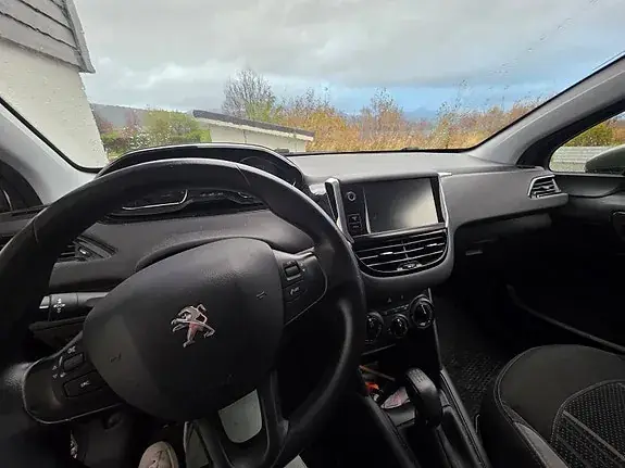 Peugeot 208 2012 photo 4
